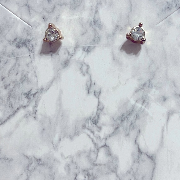 Earrings/Studs - Picture 2 of 3